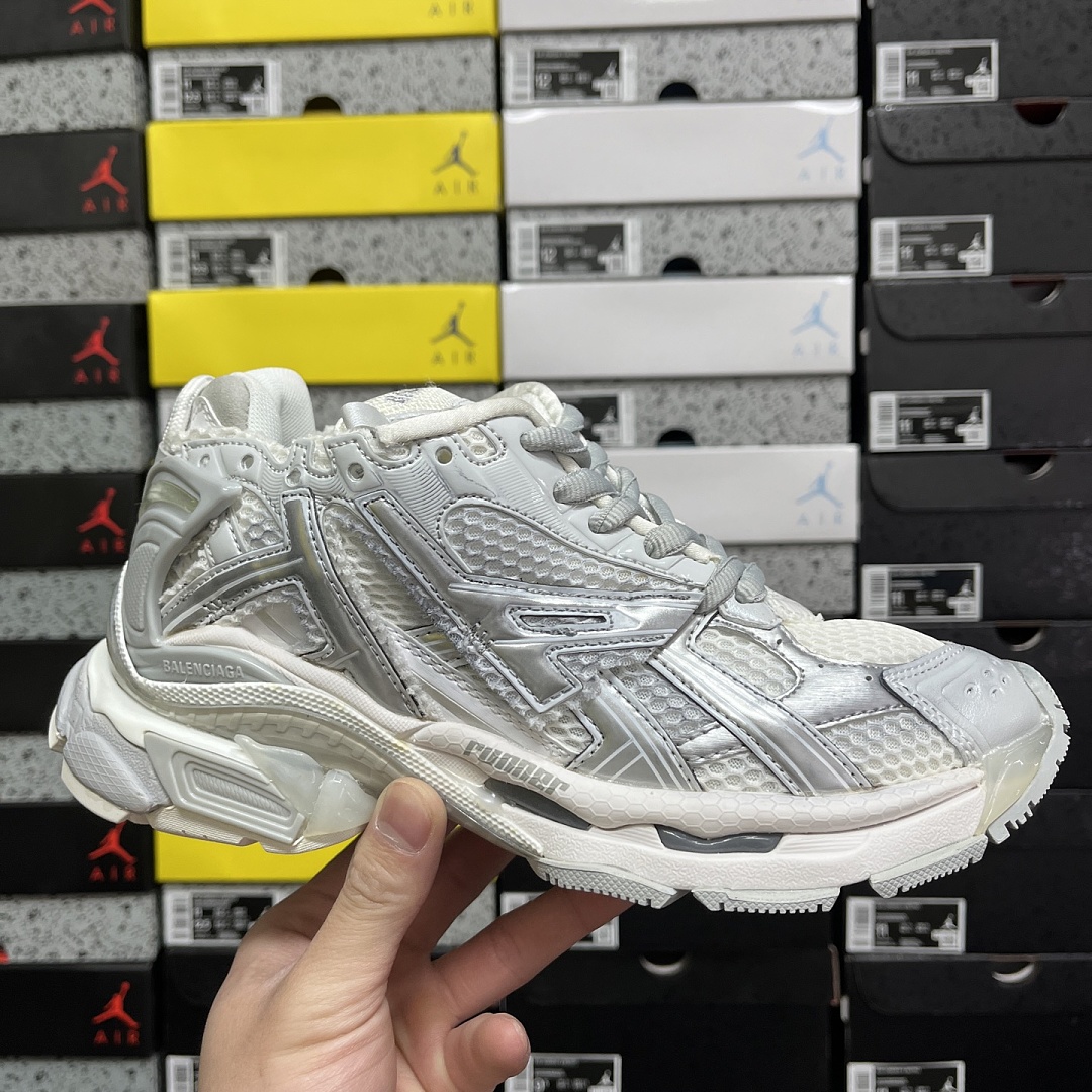 Balenciaga BLCG Runner 7.0 - Image 5