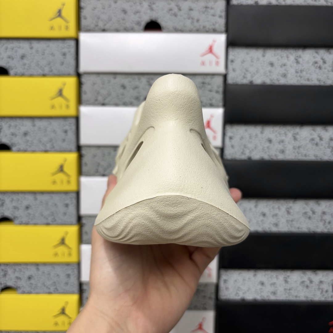 Adidas Yeezy Foam RNNR Ararat Clogs - Image 5