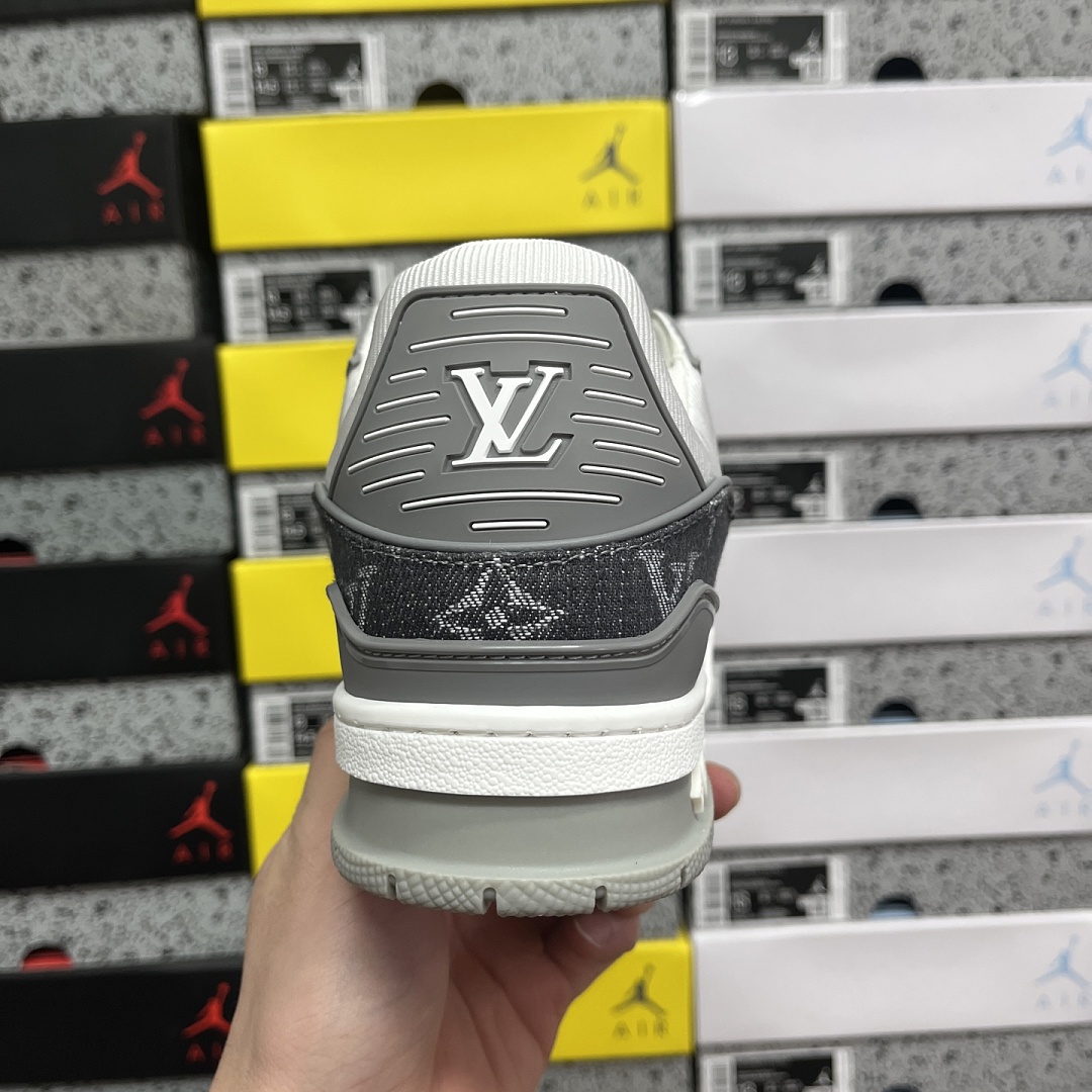 Louis Vuitton Trainer 1-02 - Image 9