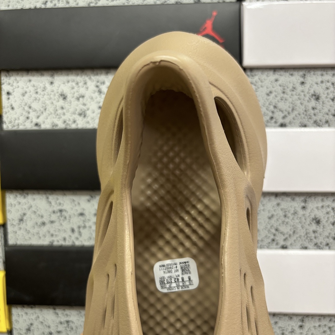 Adidas Slide/Foam Runner - Image 88
