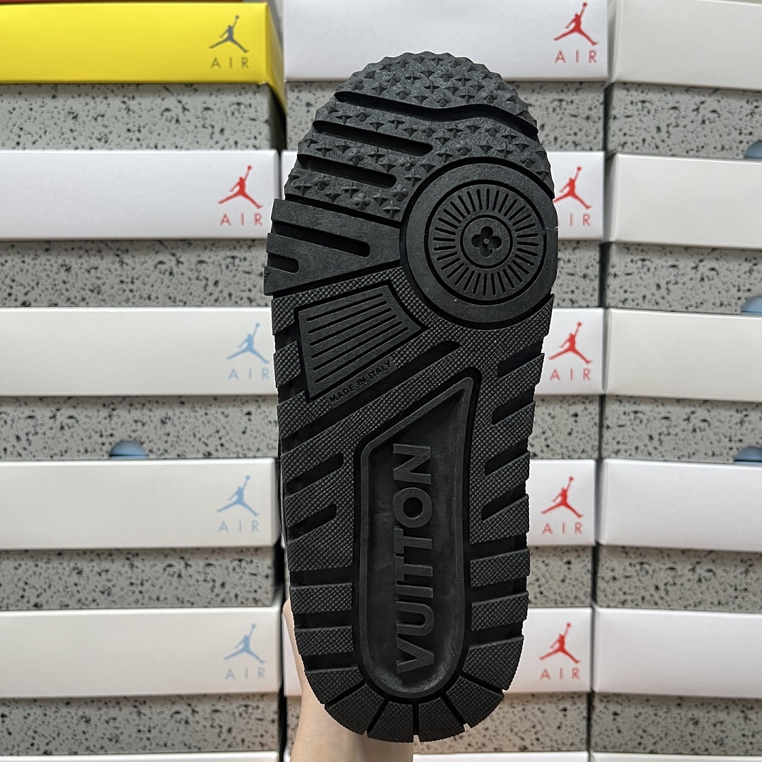 Louis Vuitton Trainer Maxi (Black) - Image 9