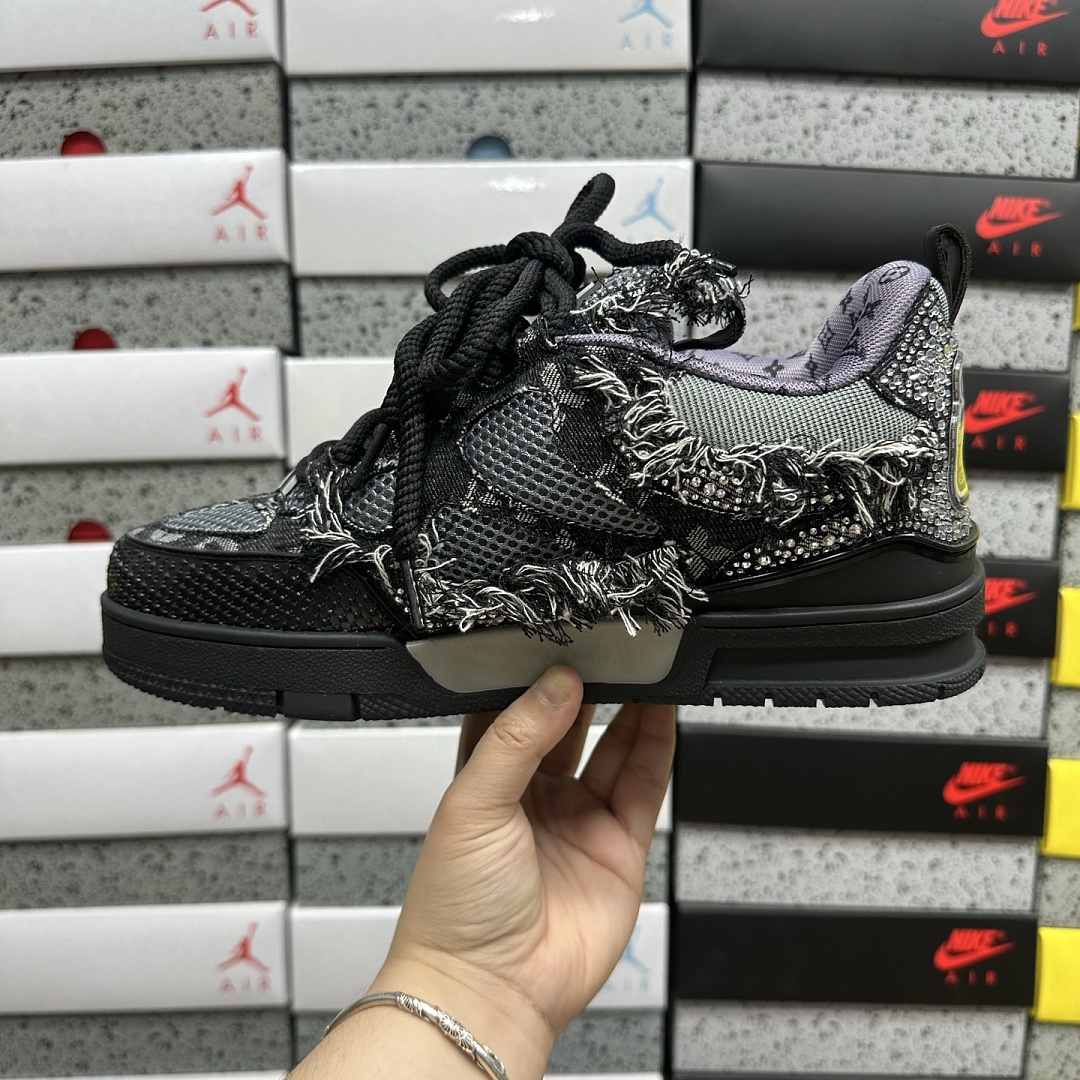 Louis Vuitton Skate Sneaker V3-11 - Image 10