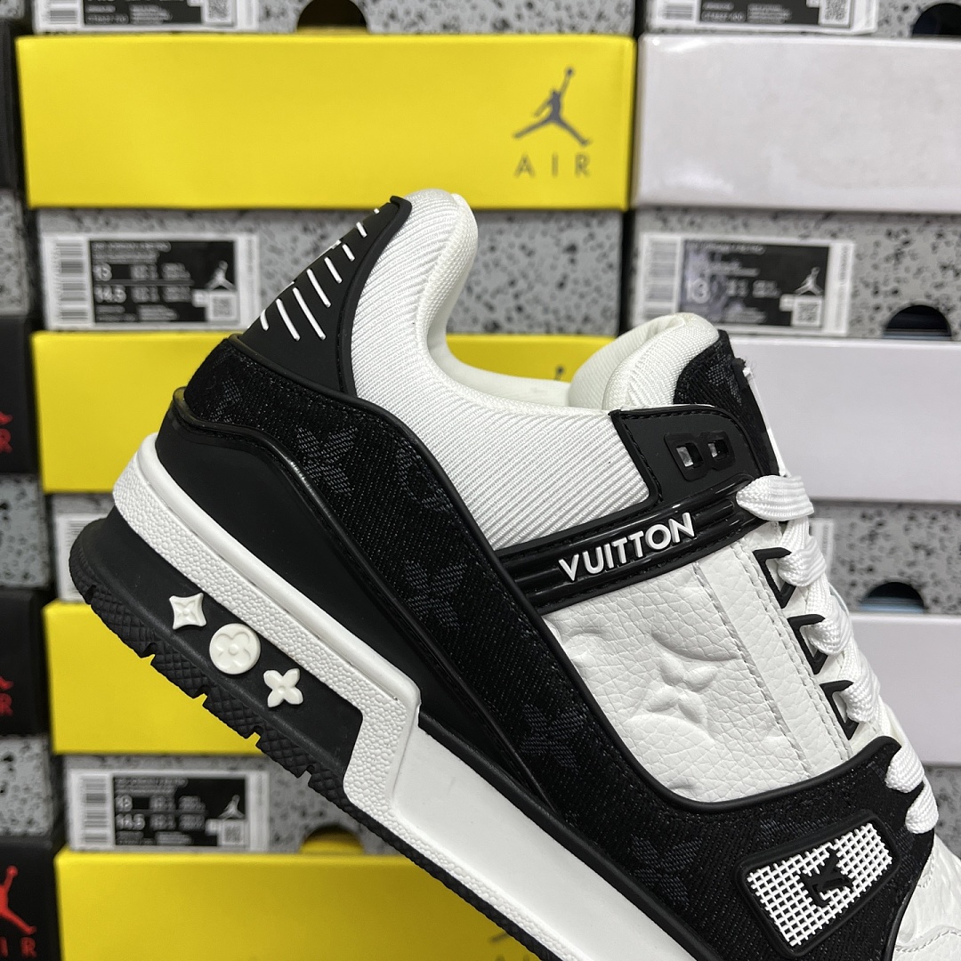 Louis Vuitton Trainer 1-03 - Image 5