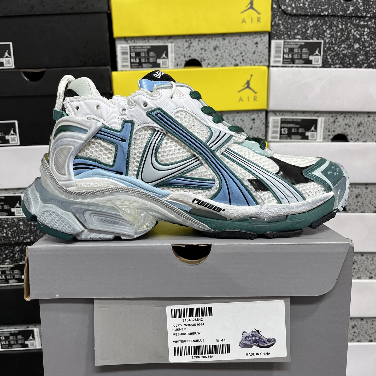 Balenciaga BLCG Runner 7.5 - Image 11