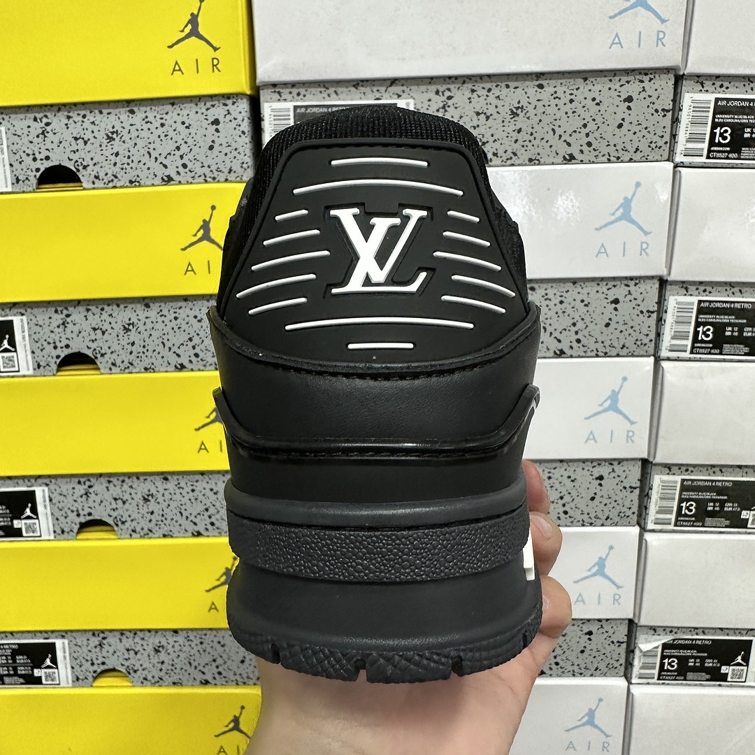 Louis Vuitton Trainer 1-05 - Image 7