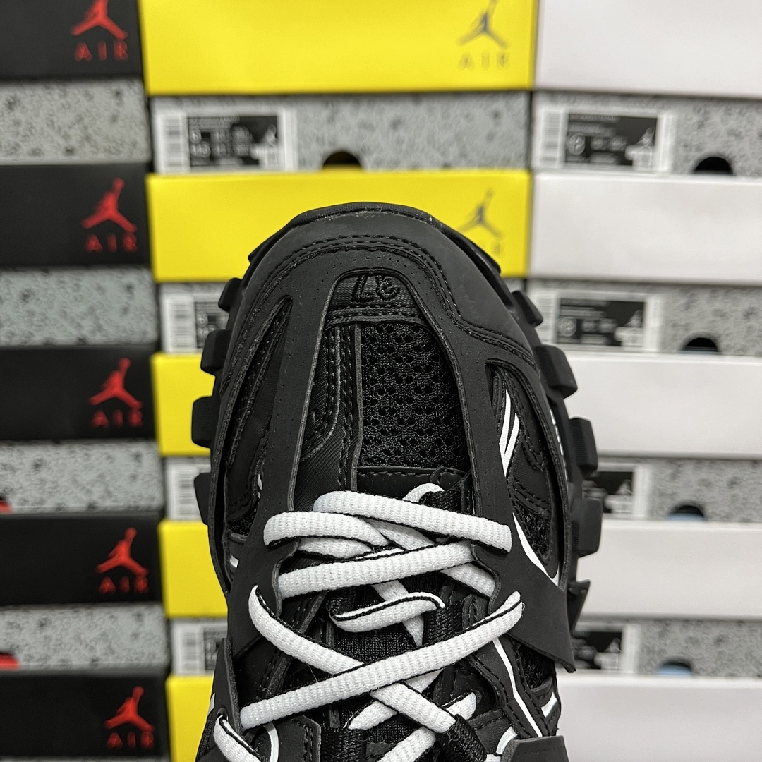 Balenciaga BLCG Track 3.0 Black White LED - Image 2