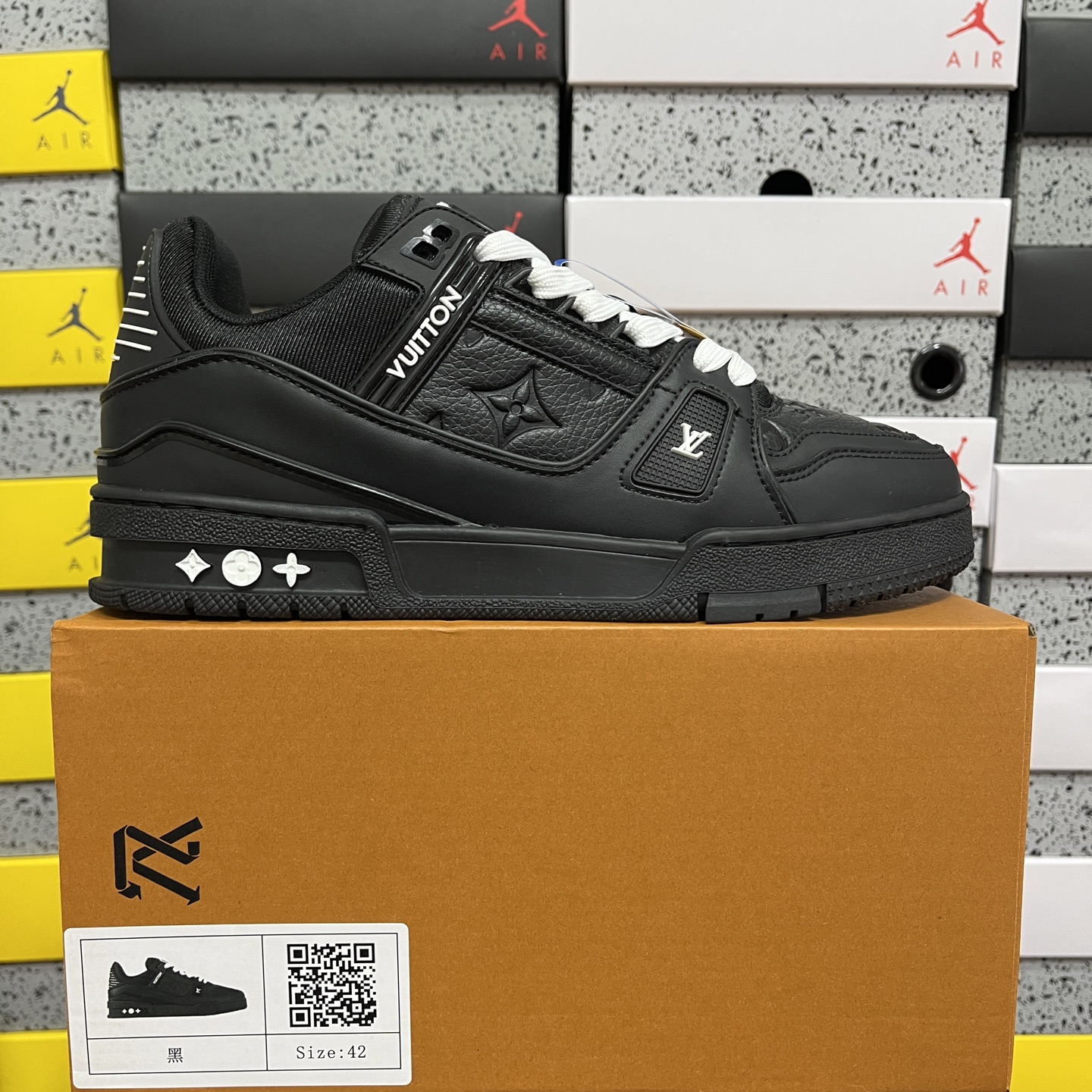 Louis Vuitton Trainer - Image 10