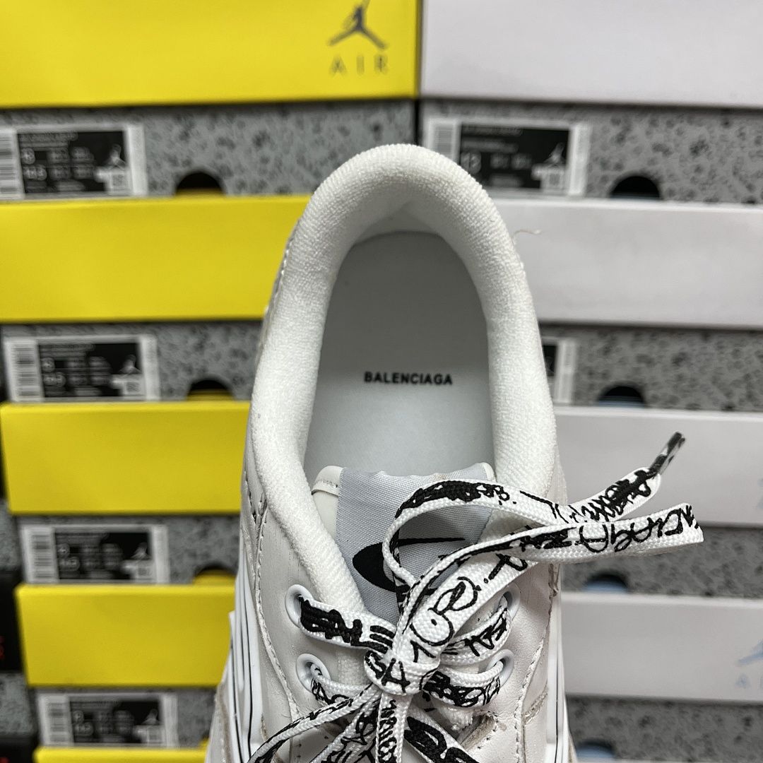 Balenciaga Hamptons Sneakers - Image 9