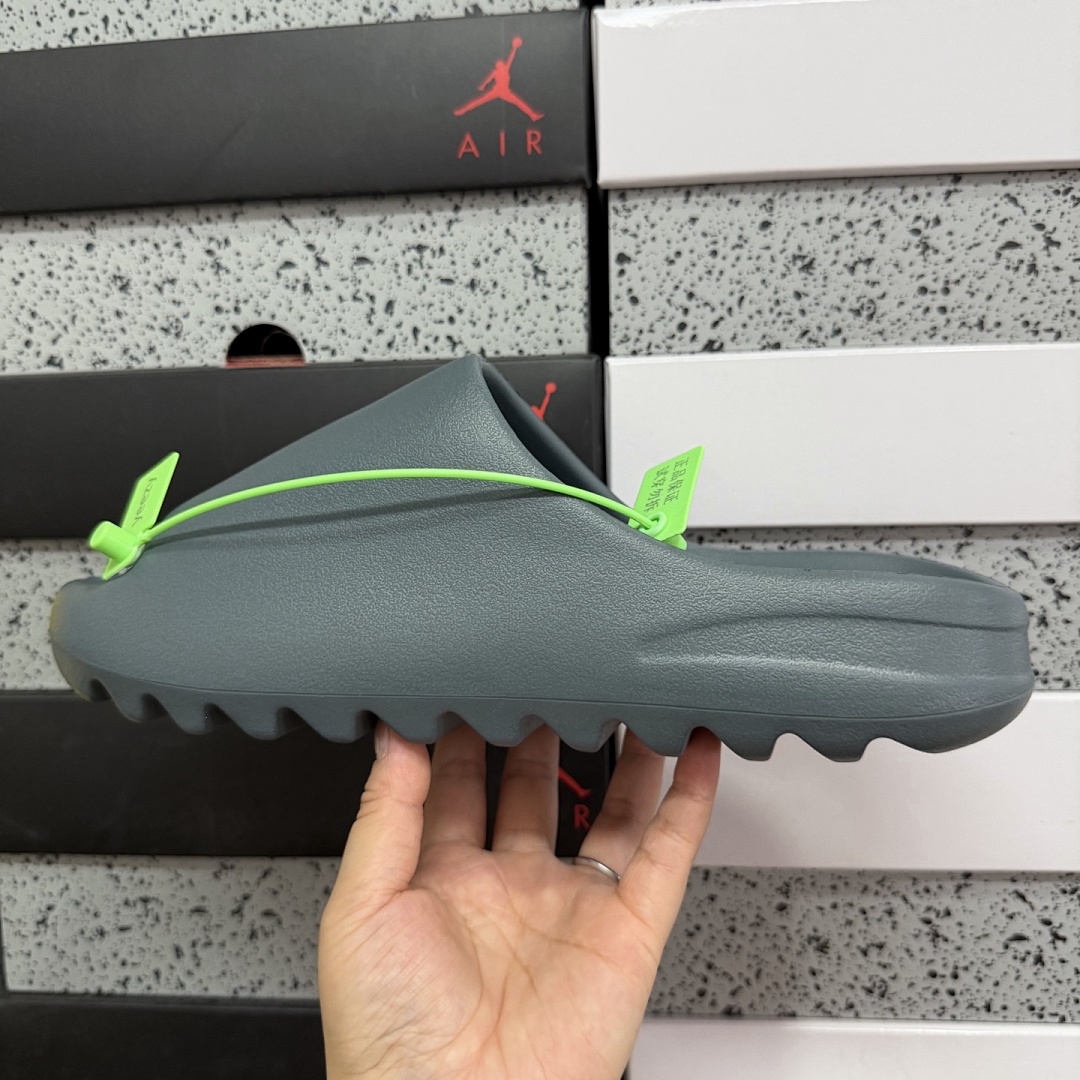 Adidas Slide/Foam Runner - Image 101