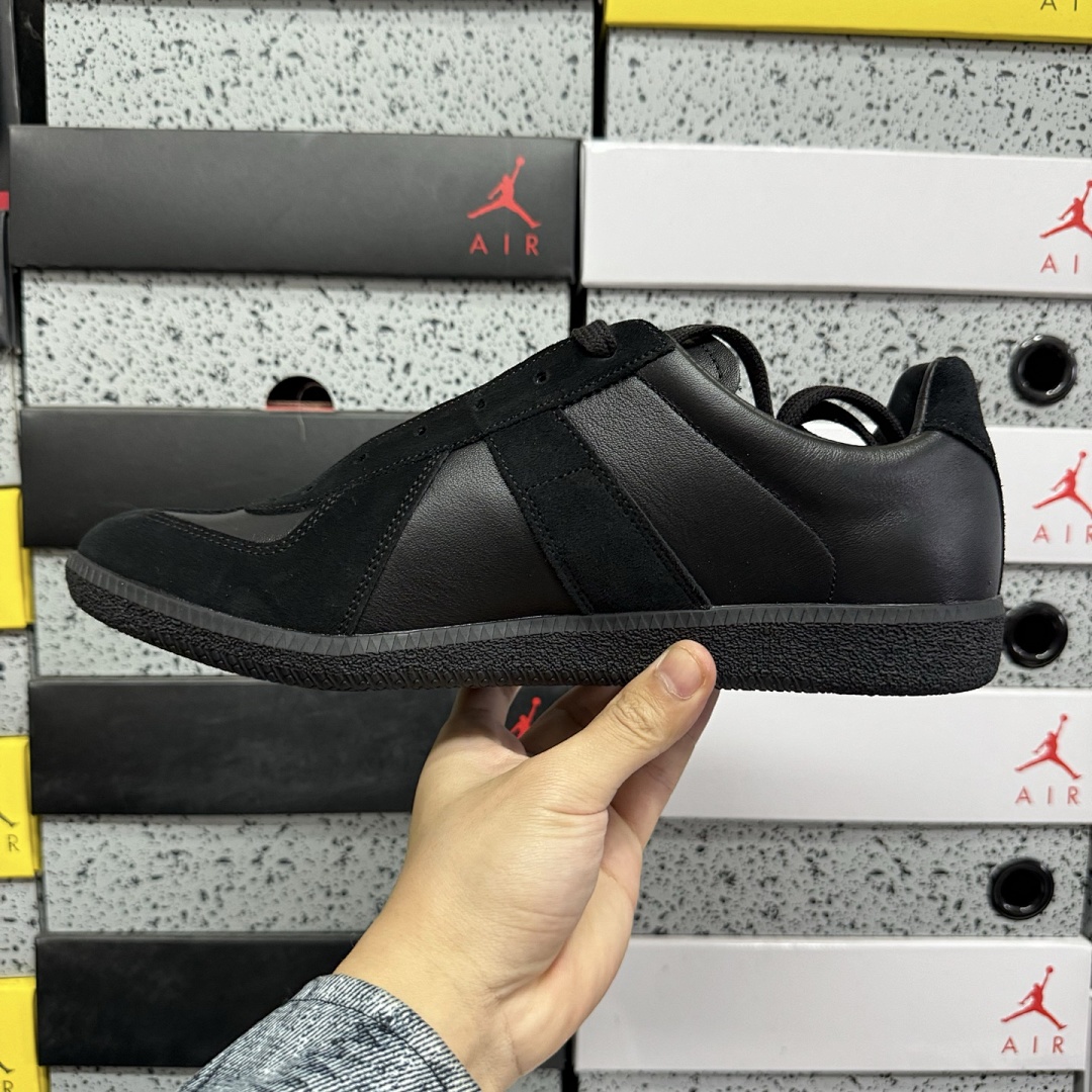On Running Maison Margiela Replica Black 900 - Image 3