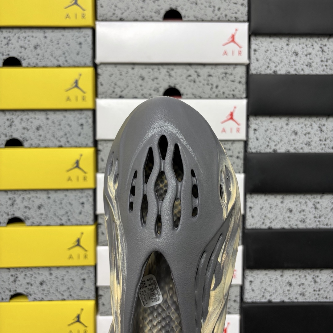 Adidas Yeezy Foam RNNR MXT Moon Gray Clogs - Image 4