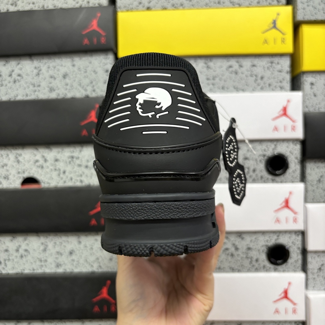 Louis Vuitton Trainer 1-17 - Image 2