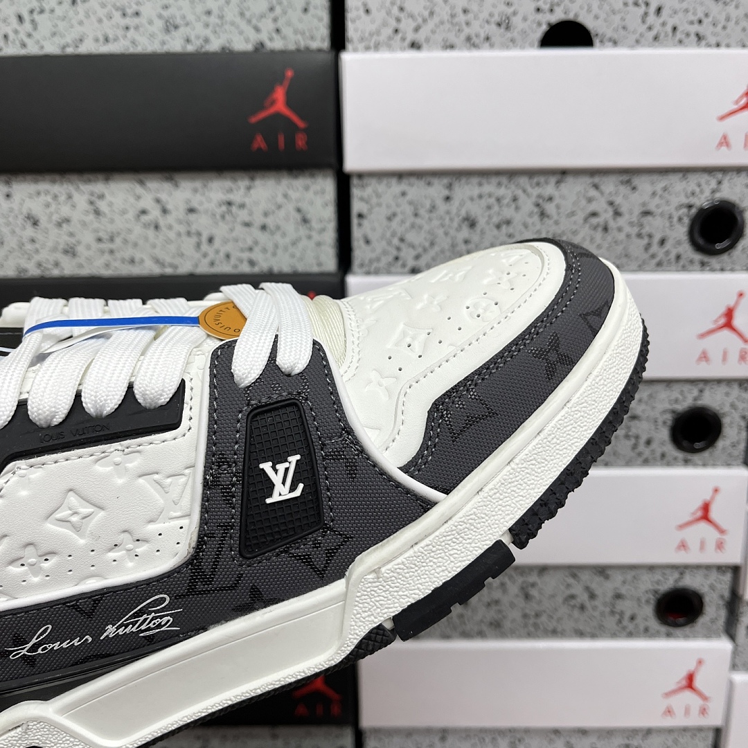 Louis Vuitton Trainer - Image 6