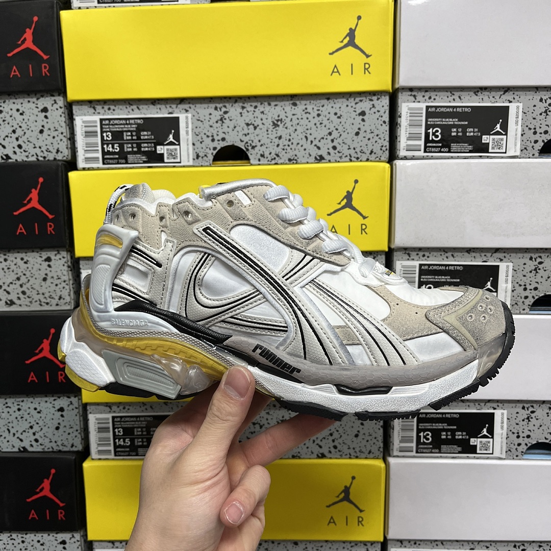Balenciaga BLCG Runner 7.5 - Image 10