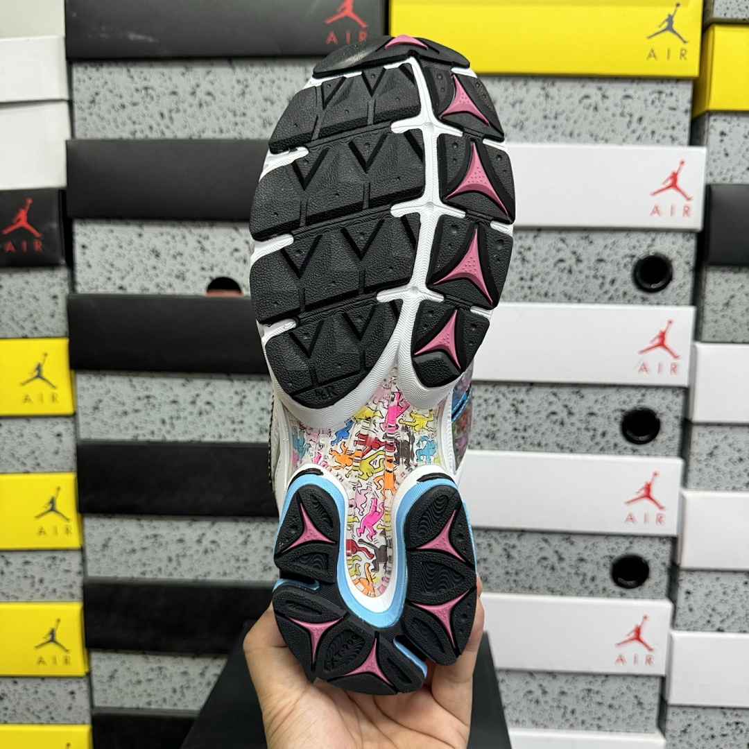 Sony ProGrid Triumph 4 Keith Haring Love - Image 5