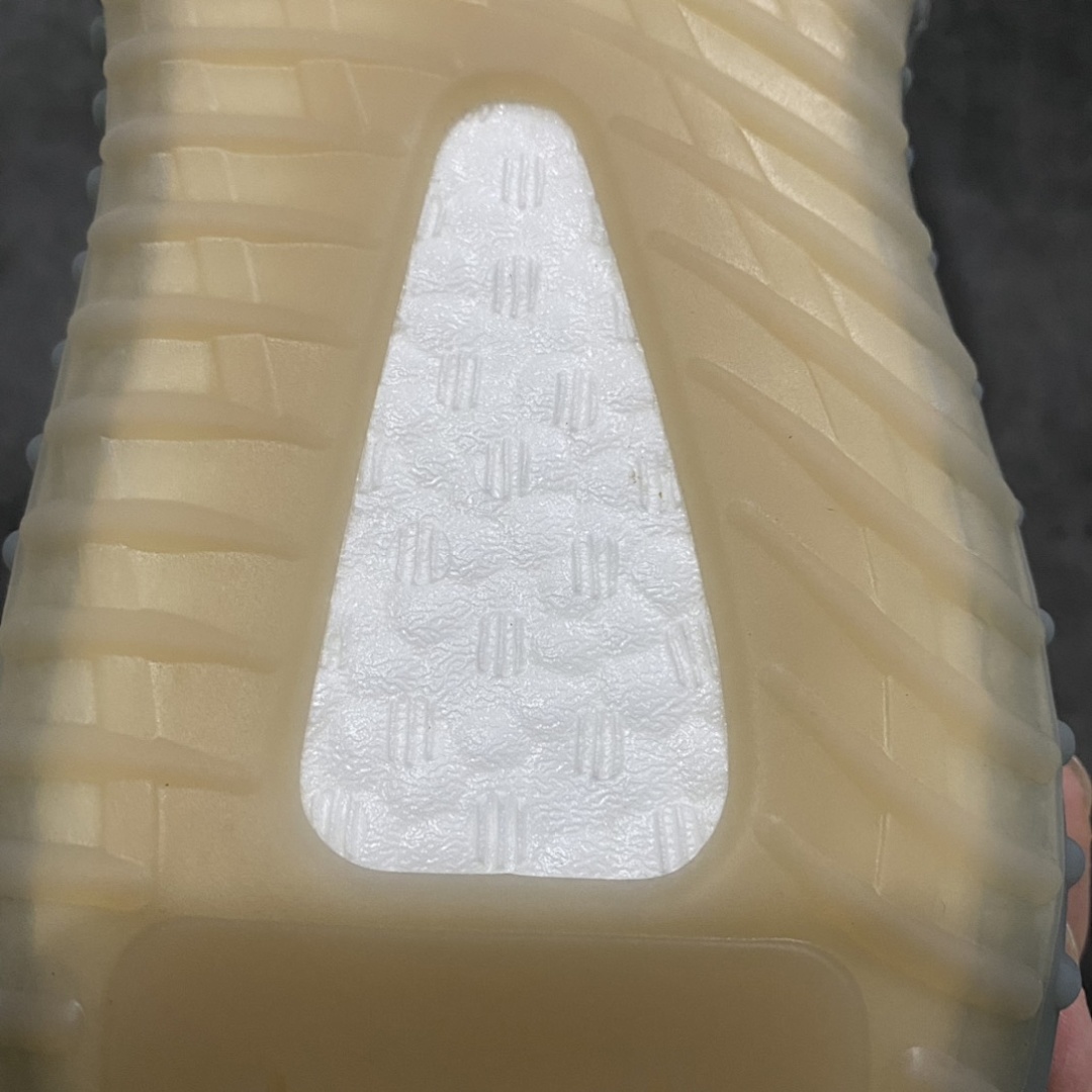 Adidas Yeezy - Image 13