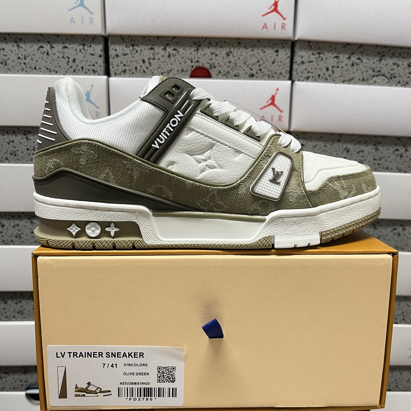 Louis Vuitton Trainer (OLIVE GREEN White) - Image 10
