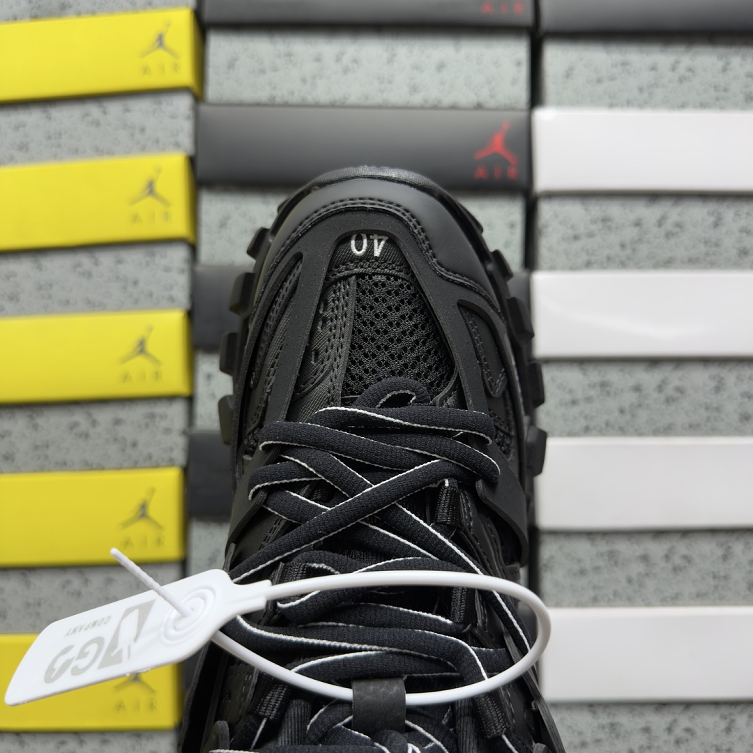 Balenciaga BLCG Track LED 3.0 (Black) - Image 4
