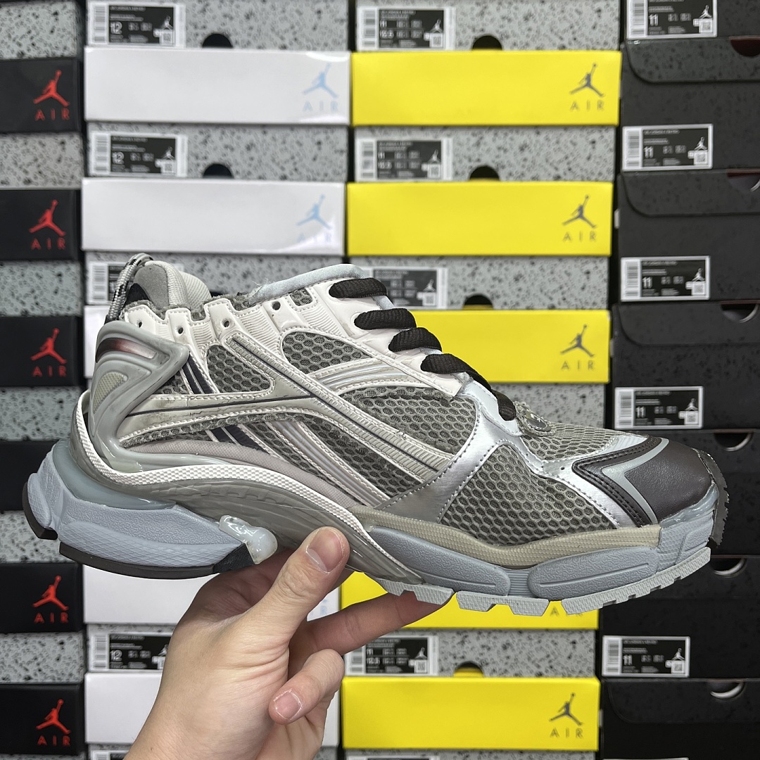 Balenciaga BLCG Runner 7.5 - Image 9