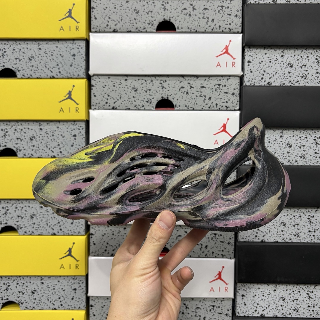 Adidas Yeezy Foam RNR MX Carbon Clogs - Image 6