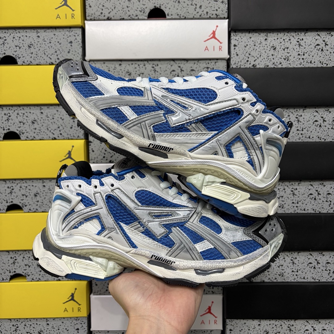 Balenciaga BLCG Runner 7.0 - Image 11