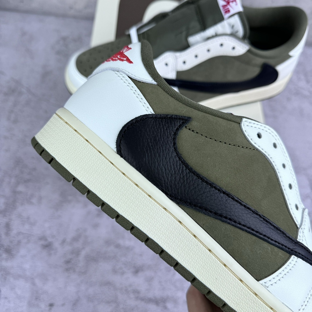 Chanel Nike Dunk SB Low Pro - Image 7