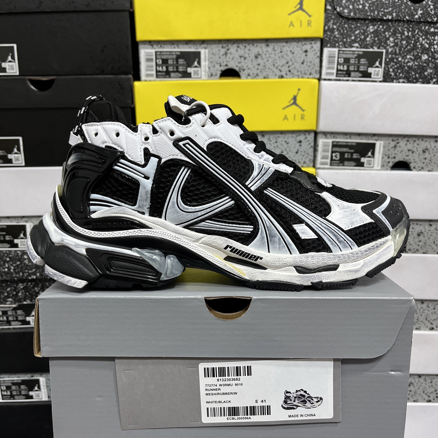 Balenciaga BLCG Runner 7.5 - Image 11
