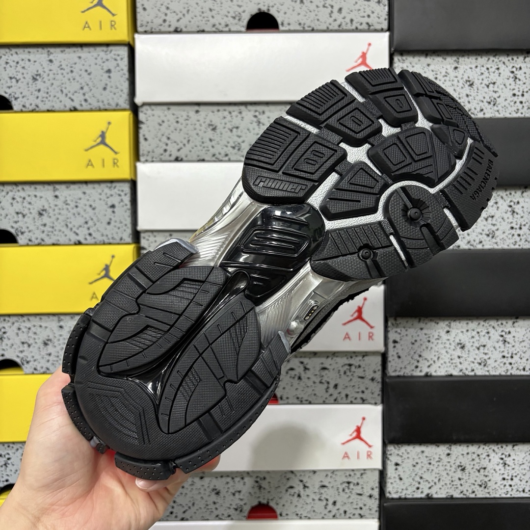 Balenciaga BLCG Runner 7.5 Black Silver LED - Image 7