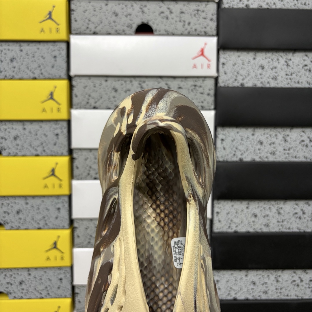Adidas Yeezy Foam RNNR MX Cream Clay Clogs Oil Painting - Image 3