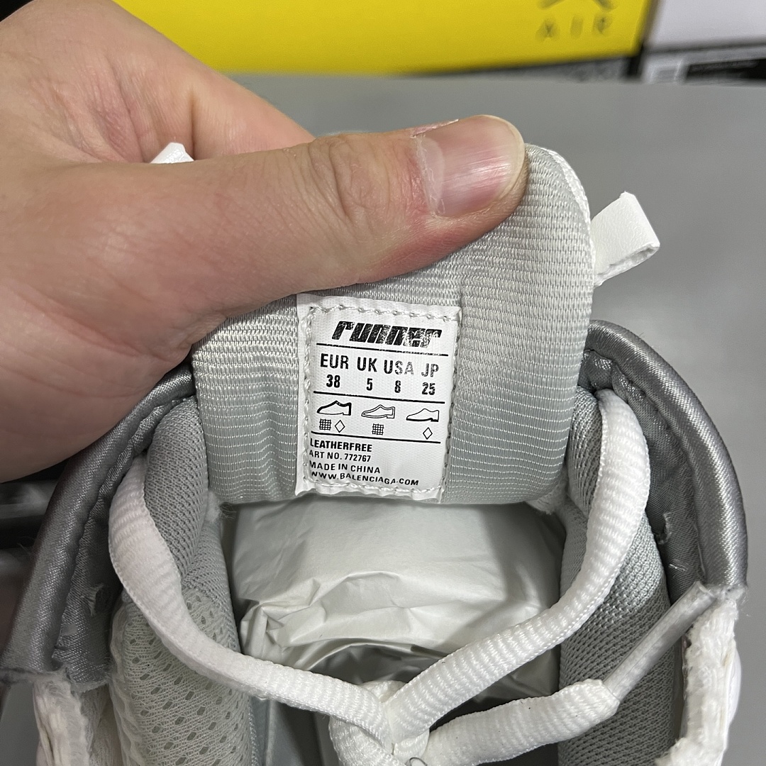 Balenciaga BLCG Runner 7.5 - Image 9