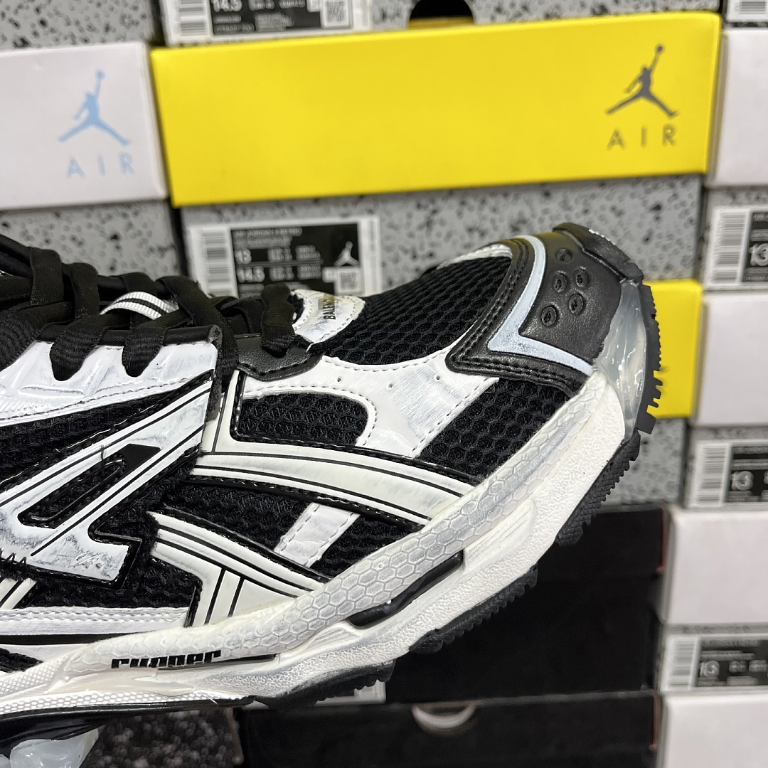 Balenciaga BLCG Runner 7.0 - Image 4