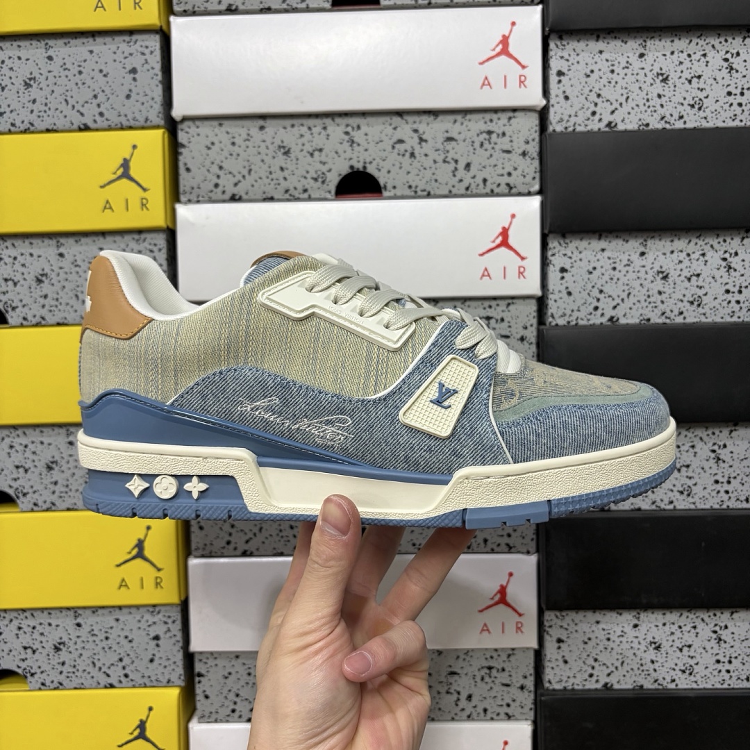 Louis Vuitton Trainer - Image 2