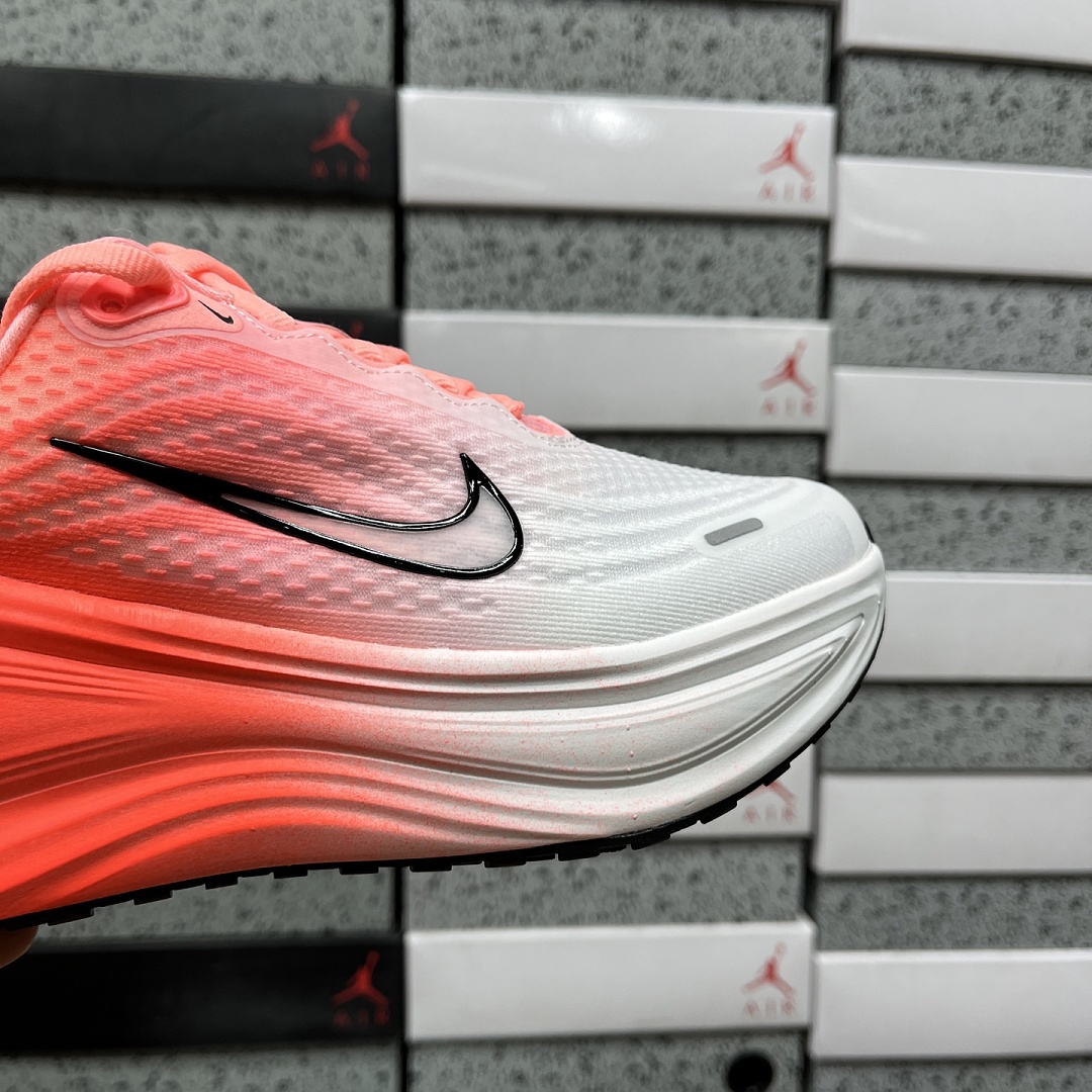 Nike Vomero Plus - Image 10