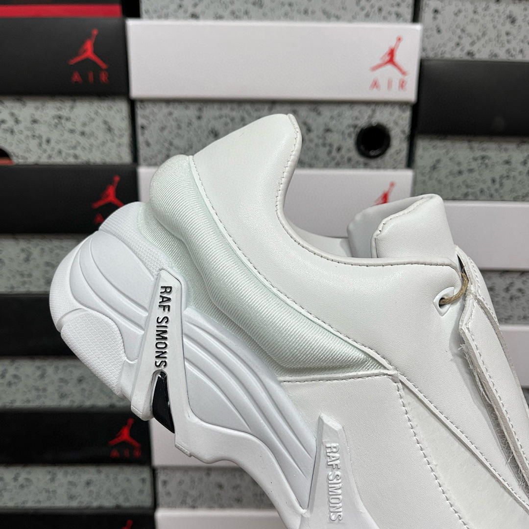 On Running Raf Simons Antei Low Top Wgite - Image 5