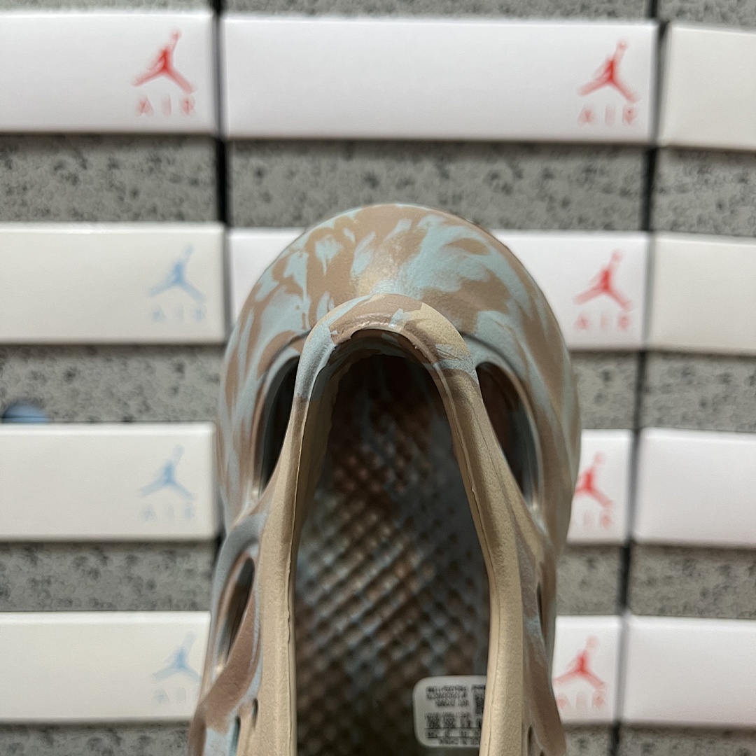 Adidas Slide/Foam Runner - Image 76
