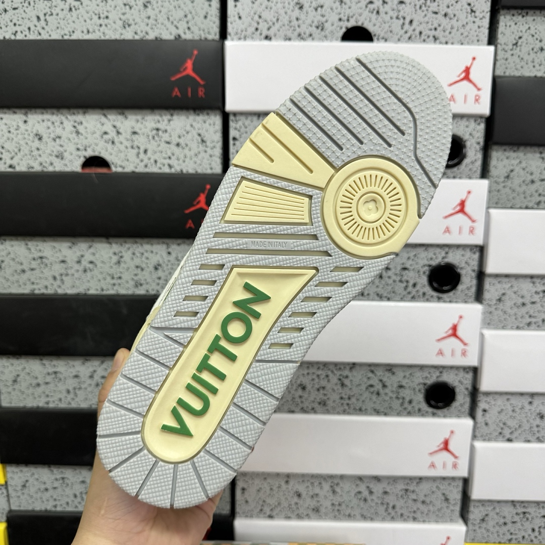 Louis Vuitton Trainer (White Green) - Image 2