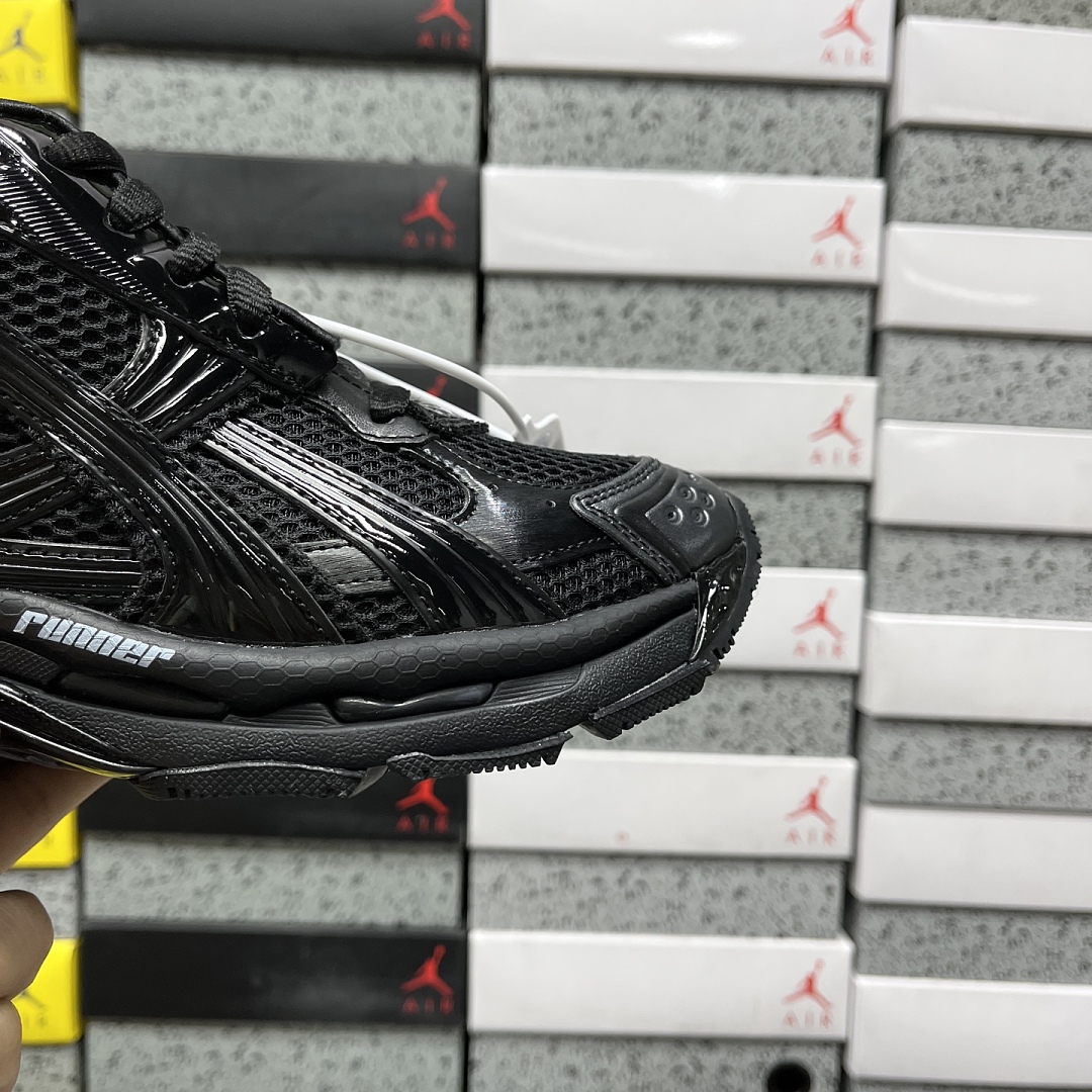 Balenciaga Runner LED Black 7.5 - Image 3