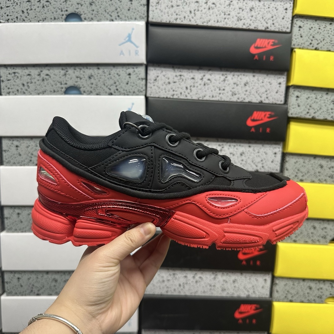 On Running Ozweego 3 Raf Simons Black Scarlet - Image 7