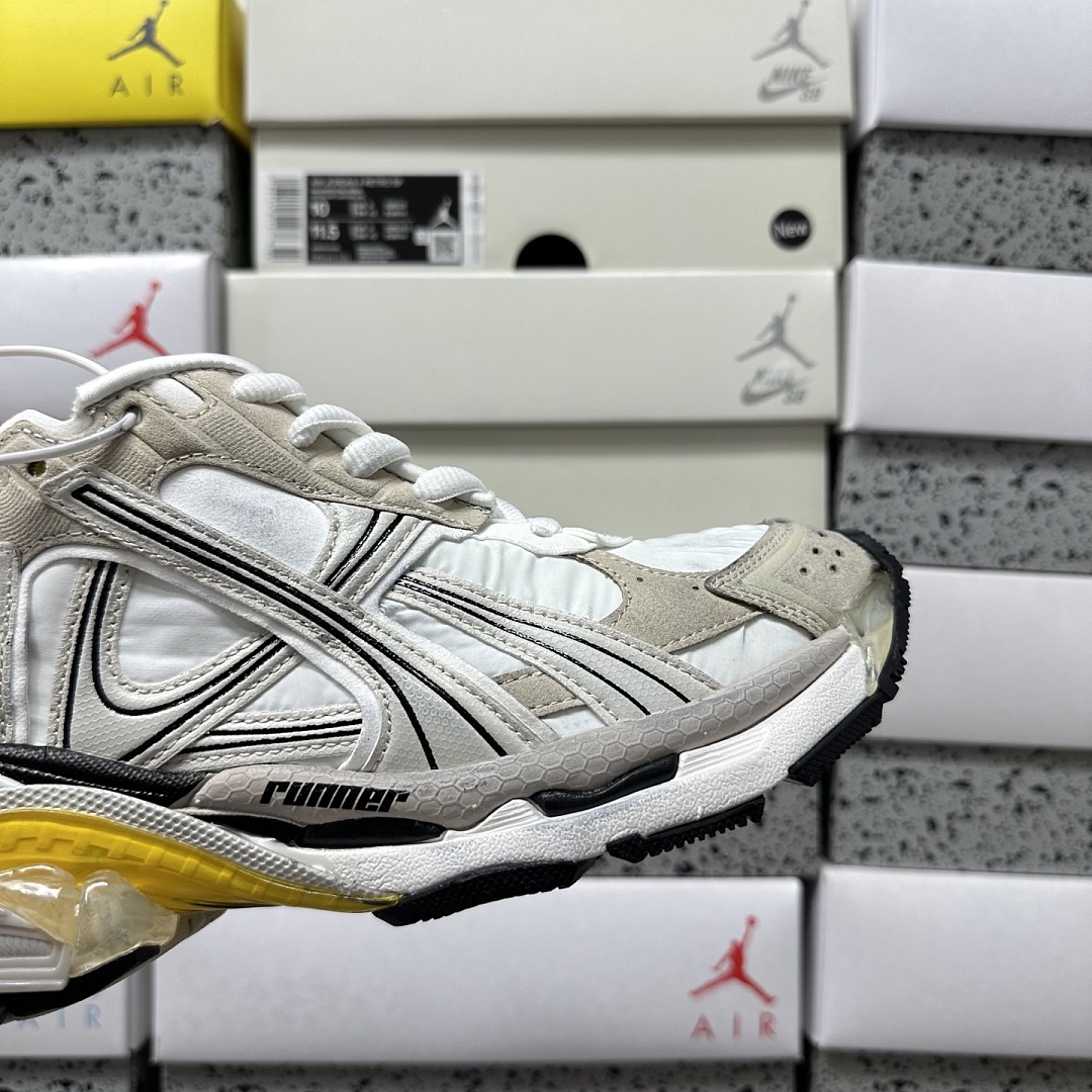 Balenciaga BLCG Runner - Image 17