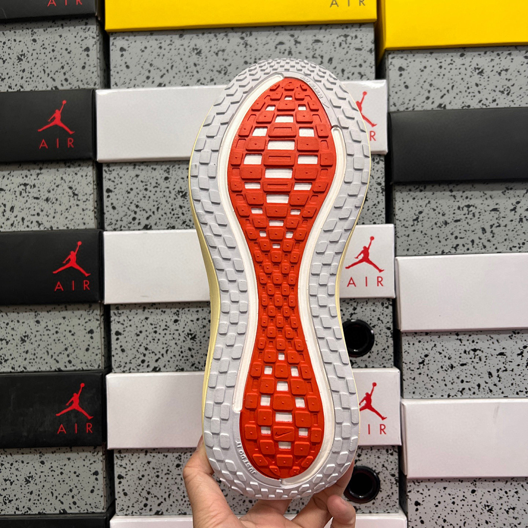 Nike Vomero Plus - Image 3