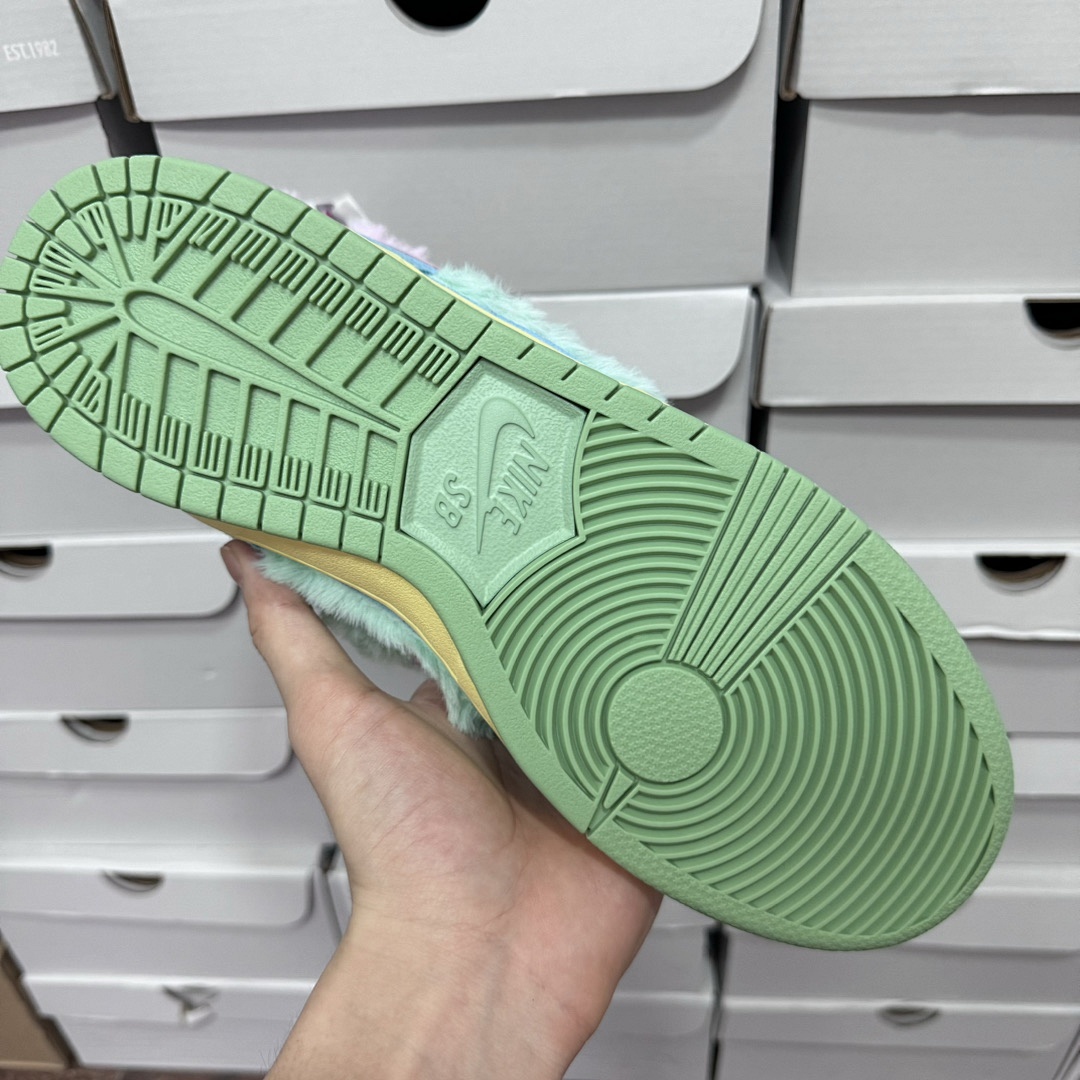 Nike Verdy X Nike SB Dunk Low - Image 6