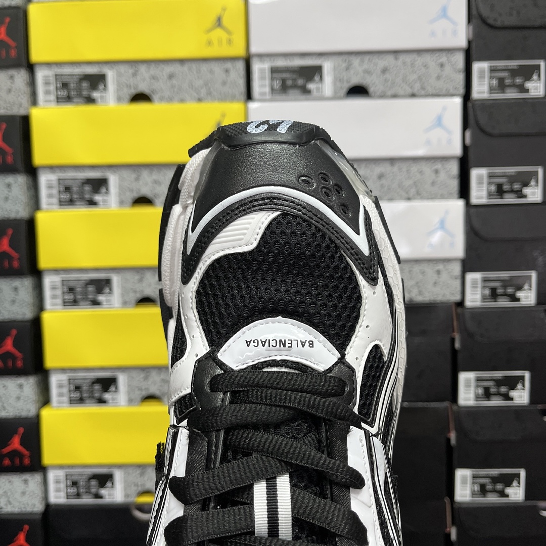Balenciaga BLCG Runner 7.0 - Image 6