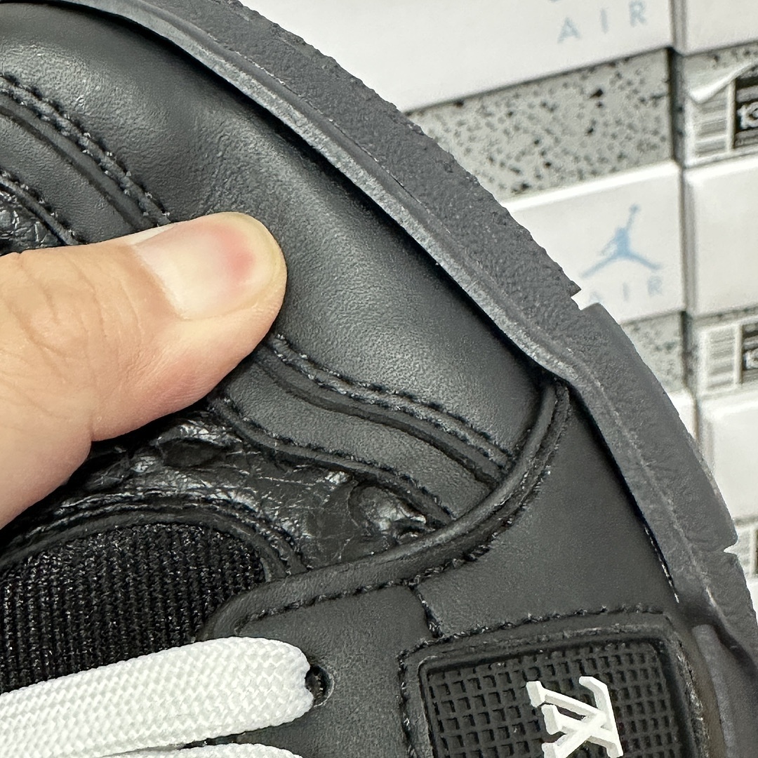 Louis Vuitton Trainer 1-05 - Image 2