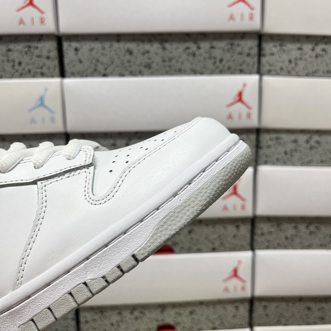 Nike SB Dunk Low Supreme 94 (White Metallic Silver) - Image 9
