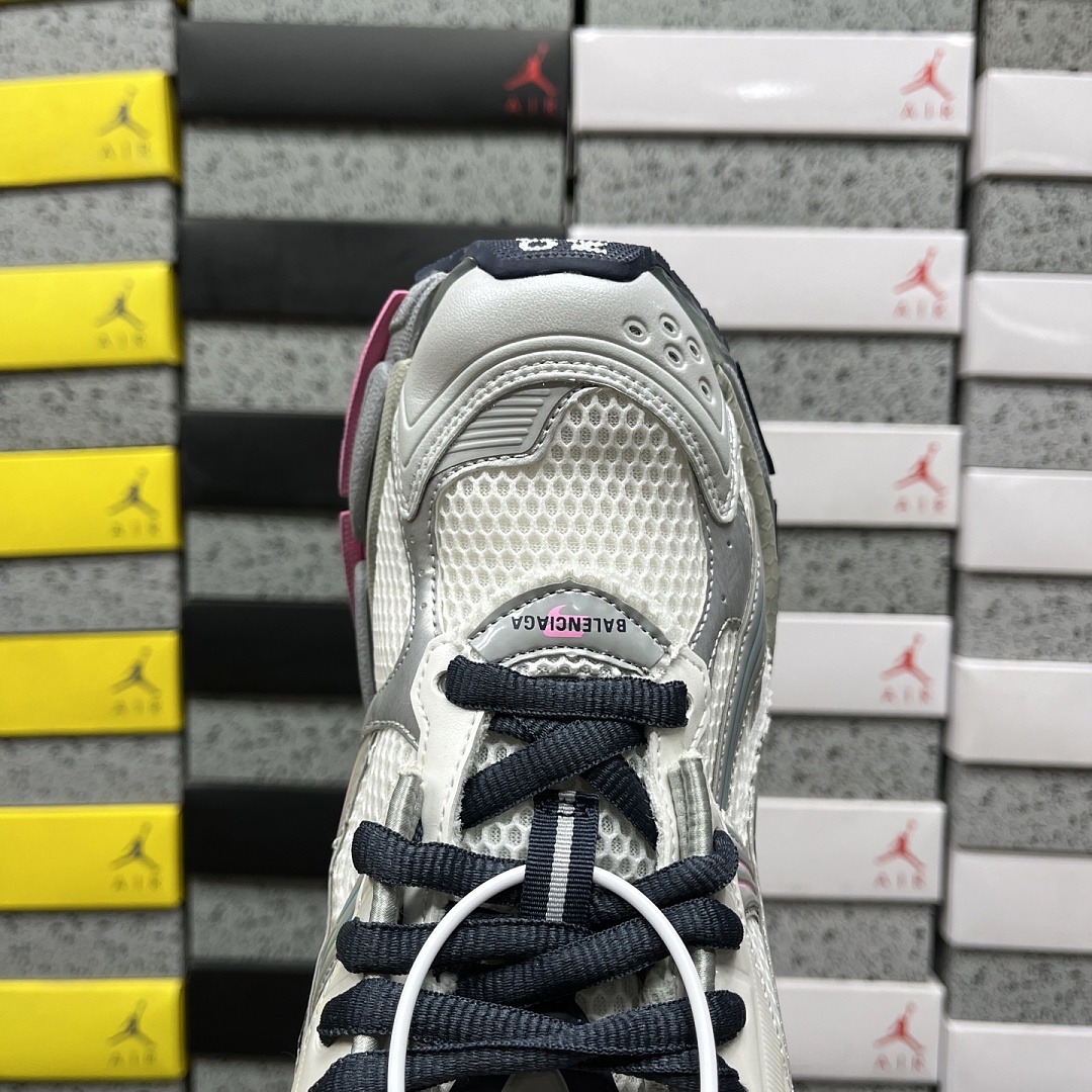 Balenciaga BLCG Runner 7.5 - Image 10