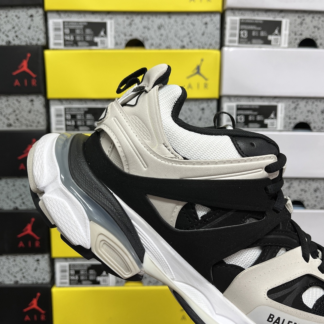 Balenciaga BLCG Track 3.0 - Image 10