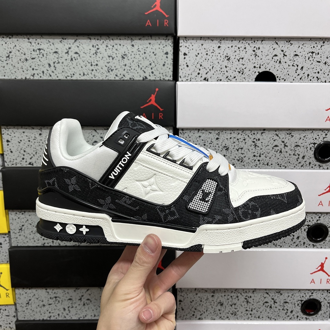 Louis Vuitton Trainer - Image 2