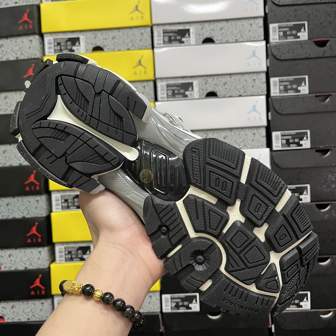 Balenciaga BLCG Runner 7.0 - Image 3