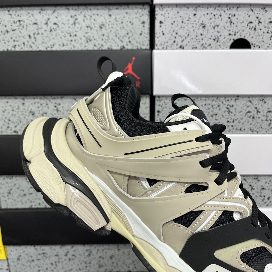Balenciaga Track - Image 5