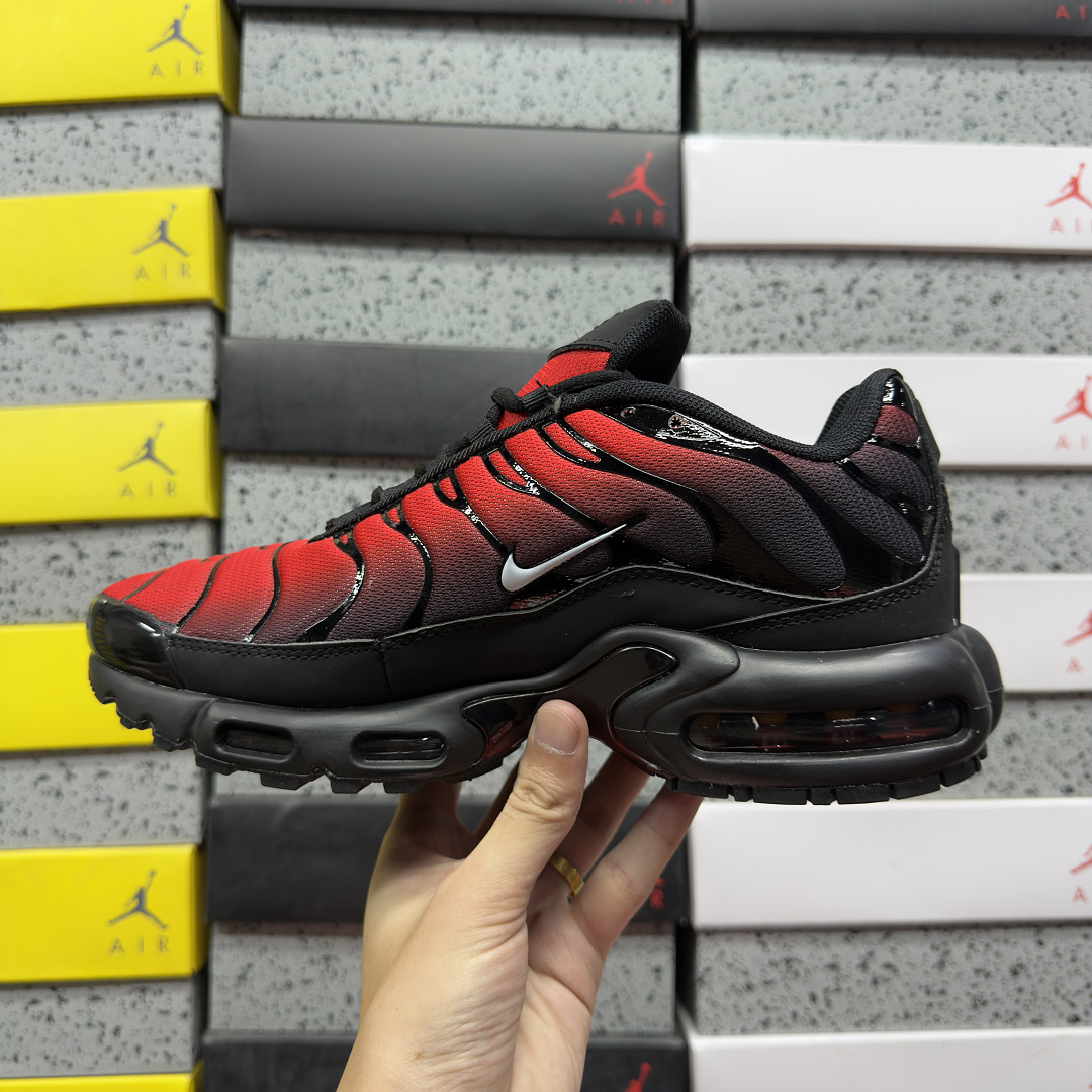 Nike Air Max Plus Deadpool - Image 3